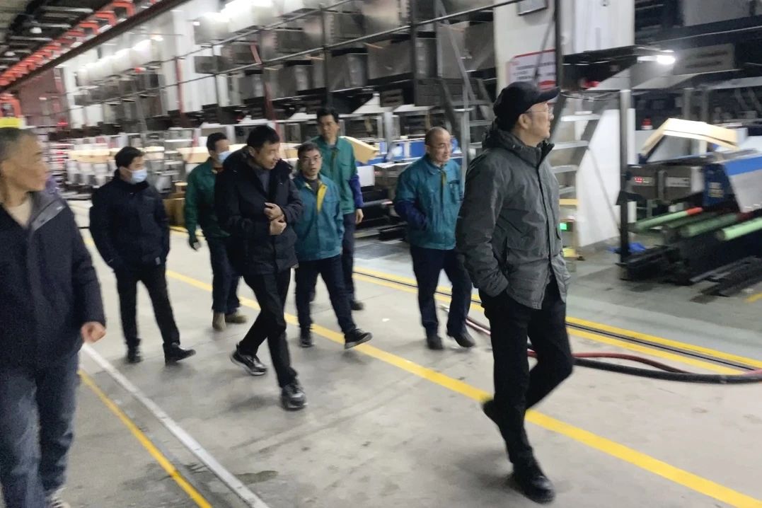 Changshu polüester viib enne töö jätkamist läbi ohutuskontrollid